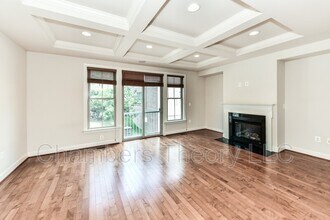 3537 S Four Mile Run Dr in Arlington, VA - Building Photo - Building Photo