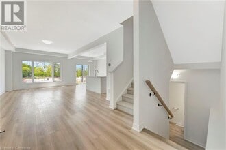 102 Gort Ave in Brant, ON - Building Photo - Building Photo