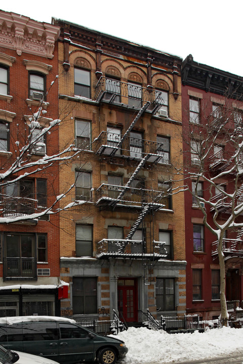 100 E 7th St in New York, NY - Foto de edificio