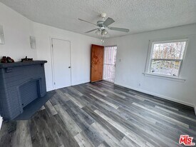 858 W 88th St in Los Angeles, CA - Building Photo