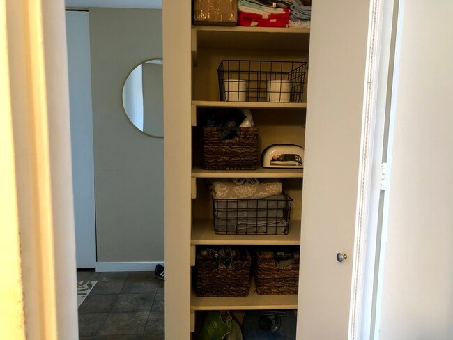655 W Irving Park Rd, Unit 2308 in Chicago, IL - Building Photo - Building Photo