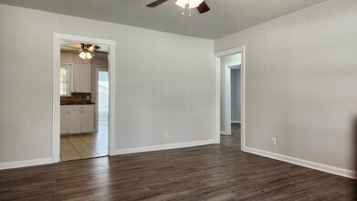 5611 George Bush Dr in Katy, TX - Building Photo - Building Photo