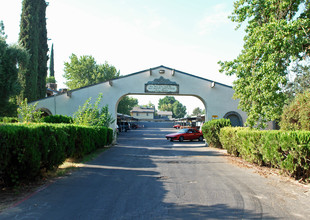 Las Palmas Apartments in Fresno, CA - Building Photo - Building Photo