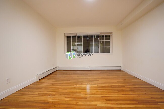 8 Griggs St in Boston, MA - Building Photo - Building Photo