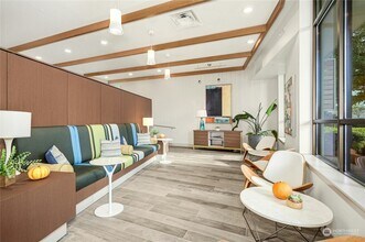 1760 NW 56th St, Unit #413 in Seattle, WA - Building Photo - Building Photo