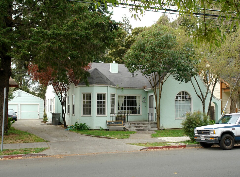 547-549 Humboldt St in Santa Rosa, CA - Building Photo