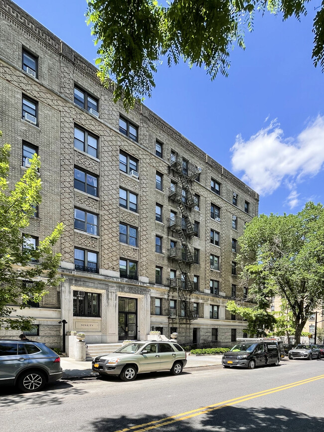 90 Morningside Drive in New York, NY - Building Photo - Building Photo