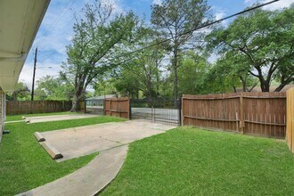 8622 Elbert St-Unit -B in Houston, TX - Building Photo - Building Photo