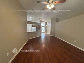 12718 Lake Vista Dr in Gibsonton, FL - Foto de edificio - Building Photo