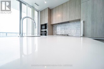 50A-5150 Charles St E in Toronto, ON - Building Photo - Building Photo