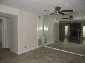 17401 Red Oak Dr in Houston, TX - Building Photo - Building Photo