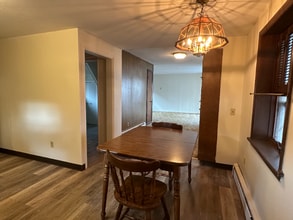 64 E 5th St in Oswego, NY - Foto de edificio - Building Photo