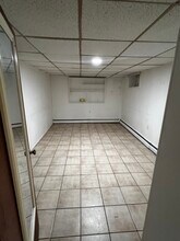 225 Travis Ave, Unit 1 in Elmont, NY - Foto de edificio - Building Photo