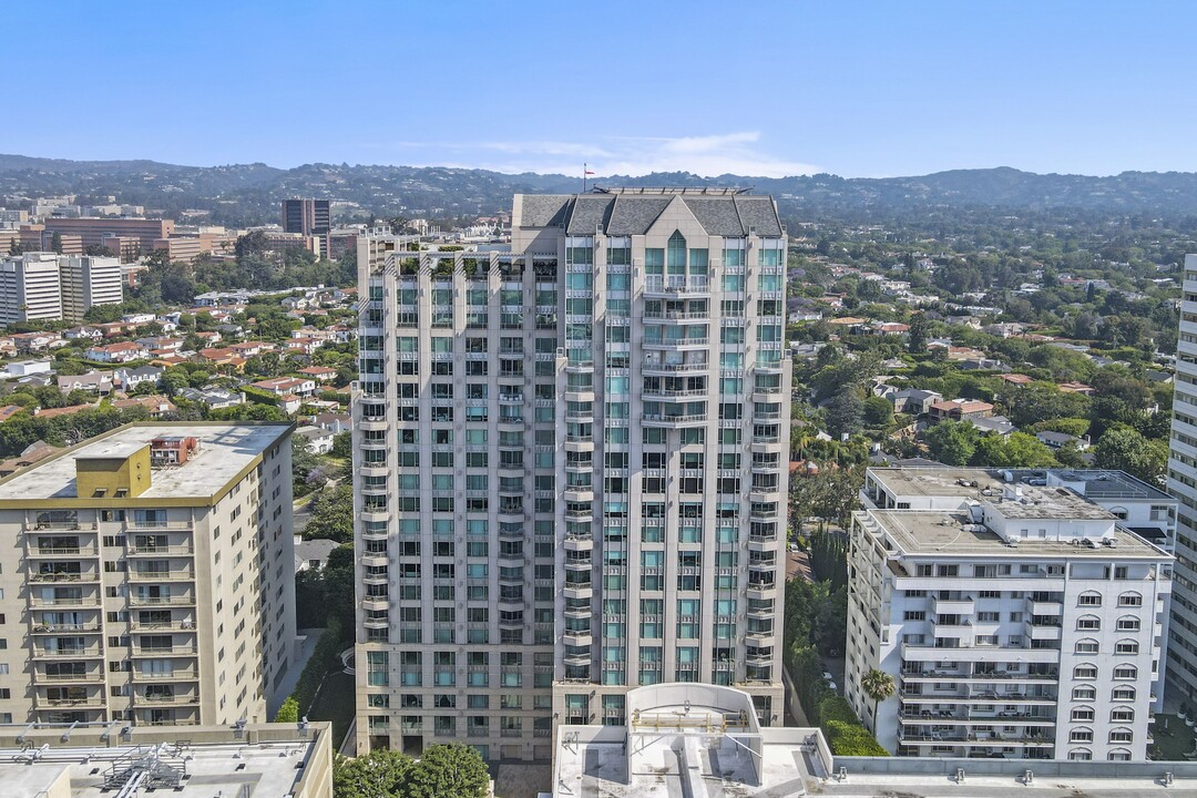 10727 Wilshire Blvd in Los Angeles, CA - Building Photo