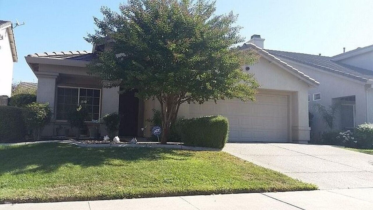 5352 Buckwood Way in Sacramento, CA - Building Photo