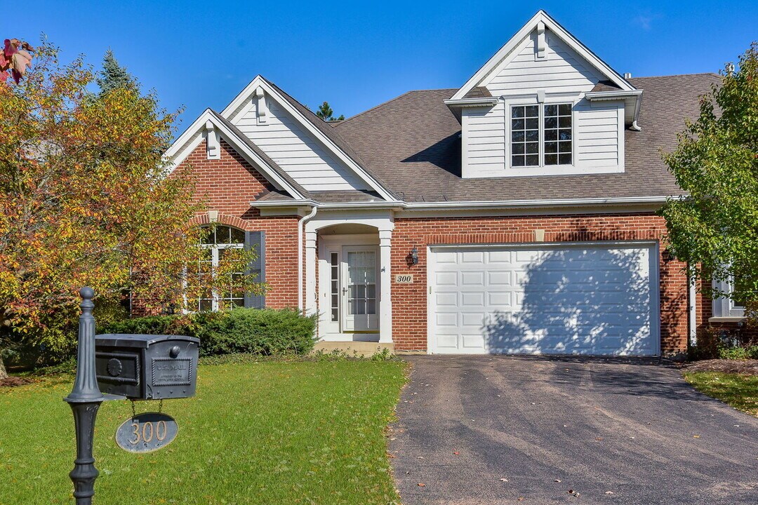 480 Delnor Glen Dr in St. Charles, IL - Building Photo
