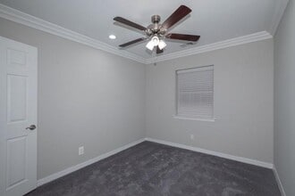 81 Bowling Ln in Levittown, NY - Building Photo - Building Photo