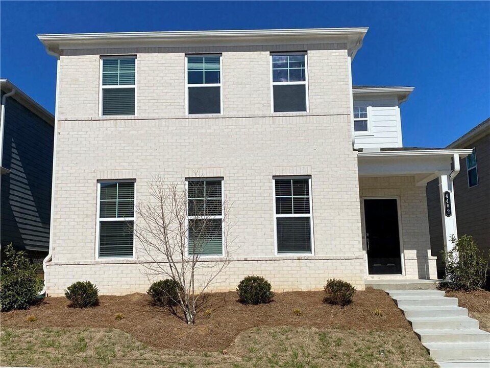 4402 Grosbeak Dr in Hoschton, GA - Building Photo