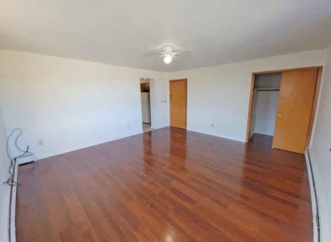 913 Main St, Unit 2R in Antioch, IL - Foto de edificio - Building Photo