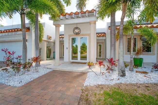 5645 America Dr in Sarasota, FL - Building Photo - Building Photo