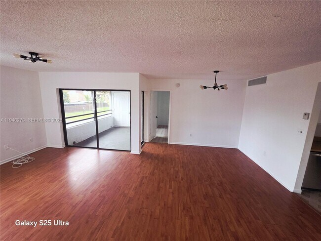 20130 NE 3rd Ct in North Miami Beach, FL - Building Photo - Building Photo