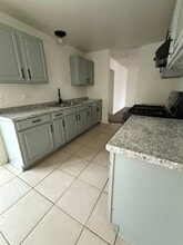 305-302 N Dwyer Pl in Anaheim, CA - Building Photo - Building Photo