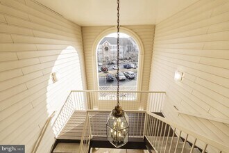 7706 Haynes Point Way in Alexandria, VA - Foto de edificio - Building Photo