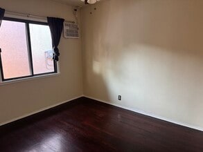 11809 Valerio St, Unit 2 in Los Angeles, CA - Building Photo - Building Photo
