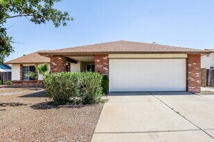 8001 W Sweetwater Ave in Peoria, AZ - Building Photo