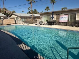 685 E Vista Chino, Unit G in Palm Springs, CA - Building Photo
