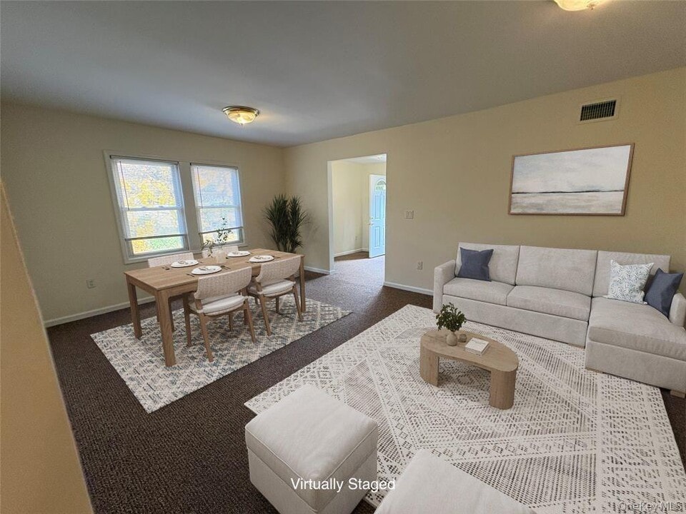 3 Brookwood St in Glen Head, NY - Building Photo