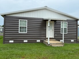 80 Redwood Ln in Atmore, AL - Building Photo