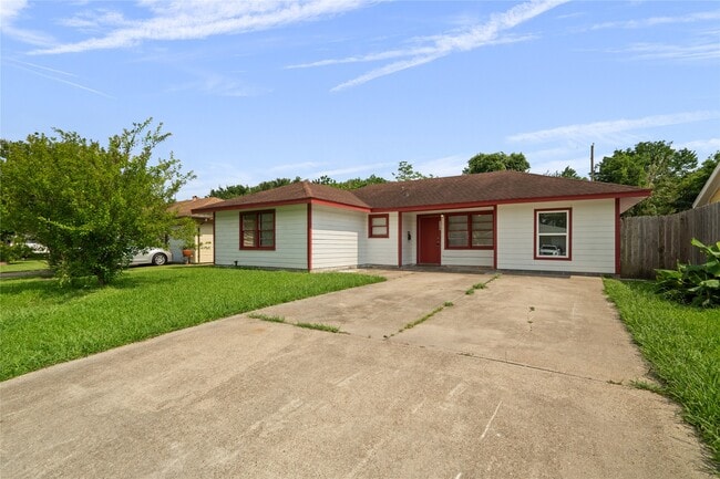 3129 Danforth Memorial Dr in Texas City, TX - Building Photo - Building Photo
