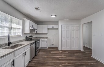 2551 Parkview Dr in Memphis, TN - Building Photo - Building Photo