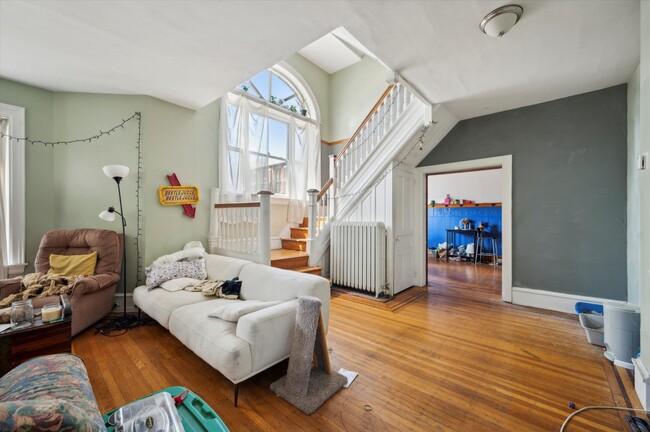 5049 Spruce St in Philadelphia, PA - Building Photo - Interior Photo