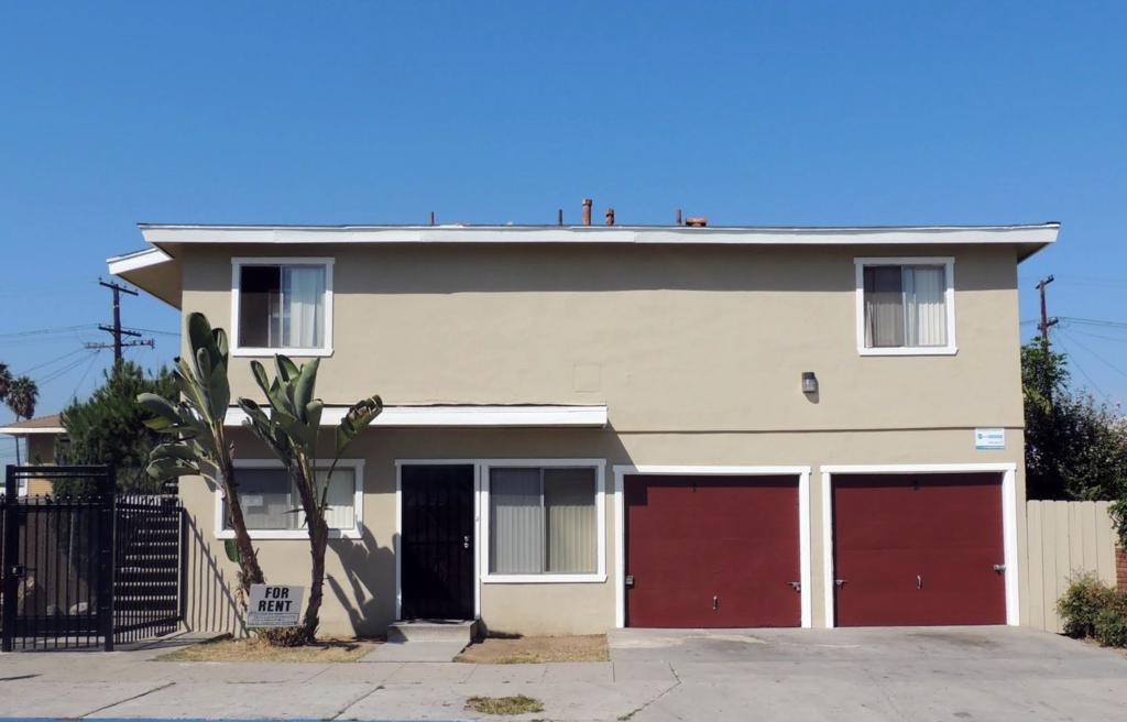 2461 Elm Ave in Long Beach, CA - Foto de edificio