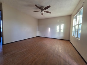 623 N Converse St in Flatonia, TX - Building Photo - Building Photo