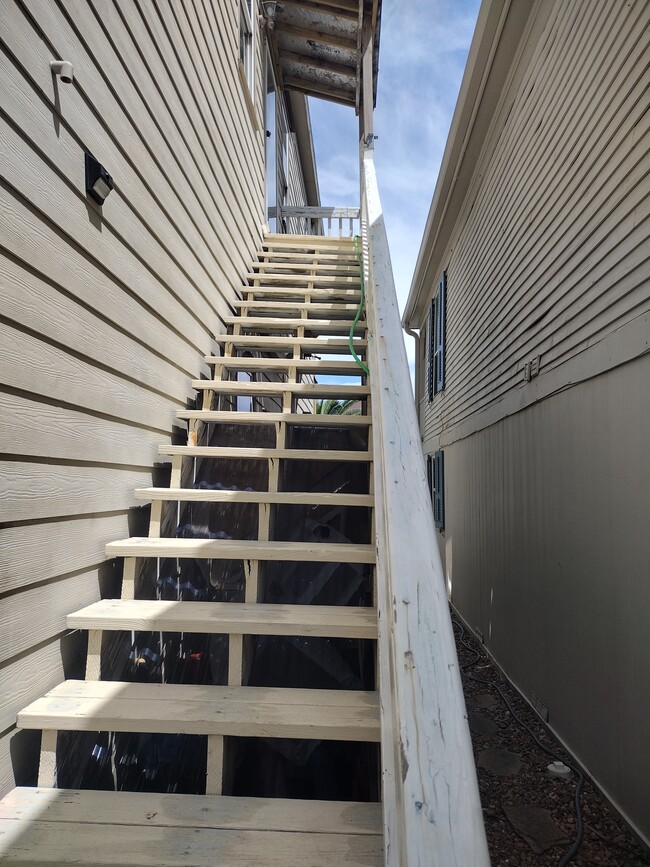1613 Avenue N 1/2, Unit Upstairs in Galveston, TX - Foto de edificio - Building Photo