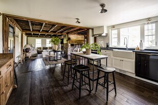 740 Little City Rd in Haddam, CT - Building Photo