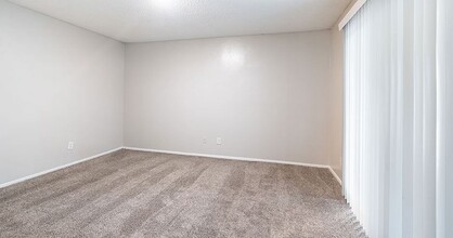 Birch Apartment Homes in Dallas, TX - Foto de edificio - Building Photo