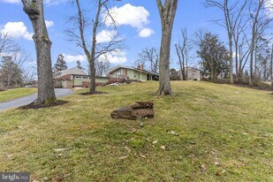 7609 Woodridge Cir in Alexandria, VA - Building Photo