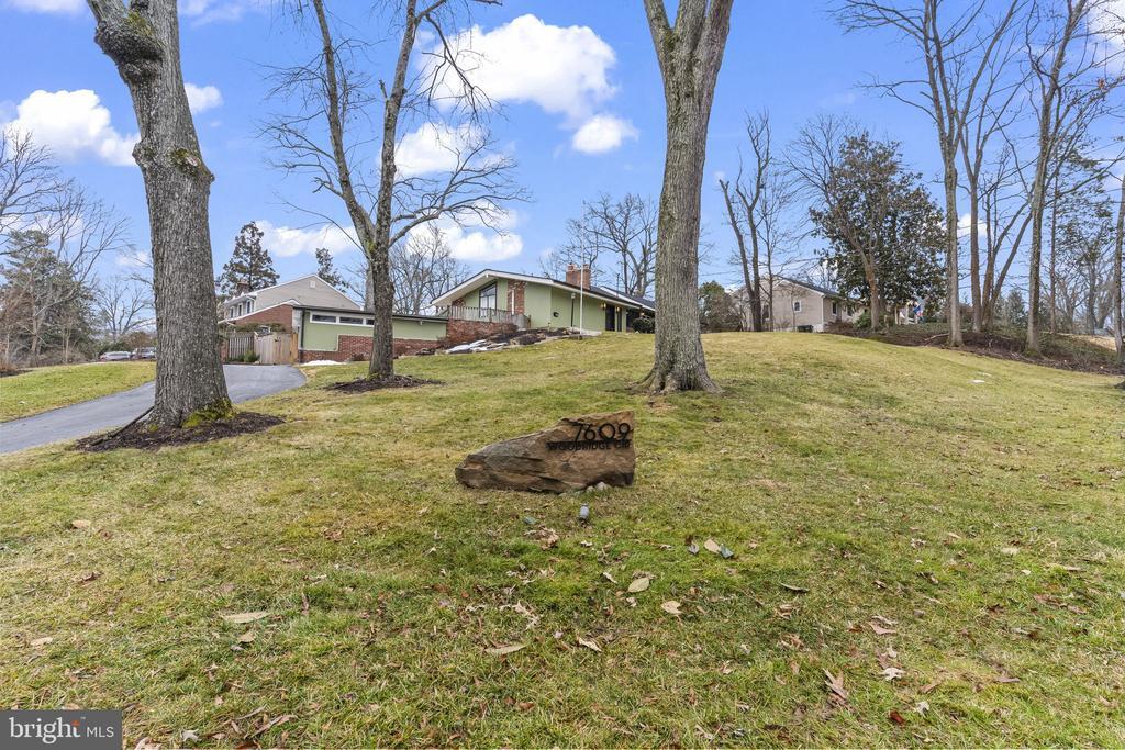 7609 Woodridge Cir in Alexandria, VA - Building Photo