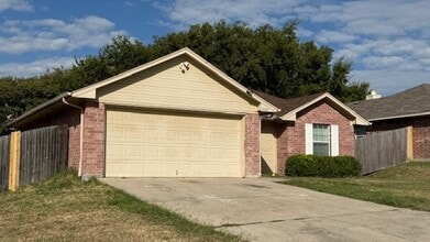 4909 Brianhill Dr, Unit 2F in Fort Worth, TX - Building Photo - Building Photo