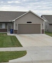 5263 N Toben Ct in Bel Aire, KS - Building Photo