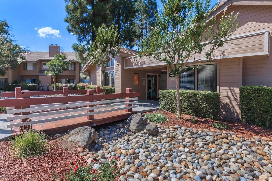 Willow Creek in Fresno, CA - Foto de edificio