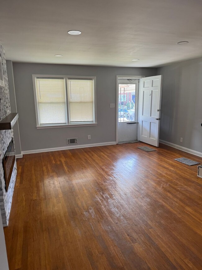 2231 Graythorn Rd in Middle River, MD - Foto de edificio - Building Photo