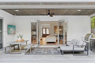 3075 Blaine St in Miami, FL - Building Photo - Building Photo