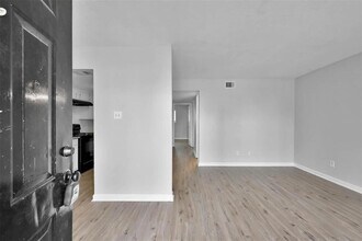 1500 S 3rd St in Conroe, TX - Building Photo - Building Photo