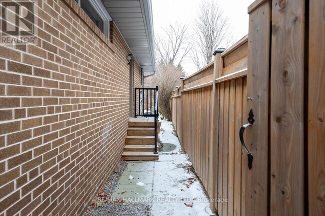 3 Minorca Pl in Toronto, ON - Building Photo - Building Photo