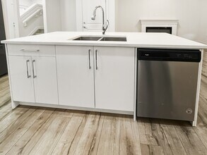 7257 Chivers Pl SW in Edmonton, AB - Building Photo - Building Photo